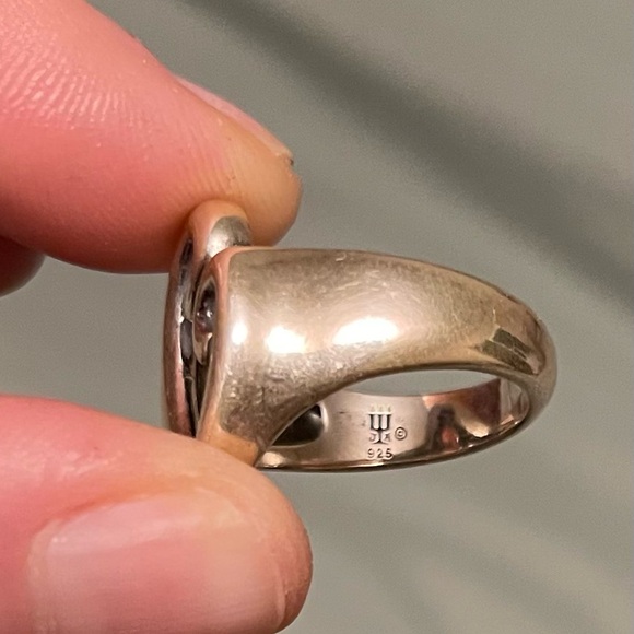 Elegant Silver Heart Ring - Picture 2 of 3